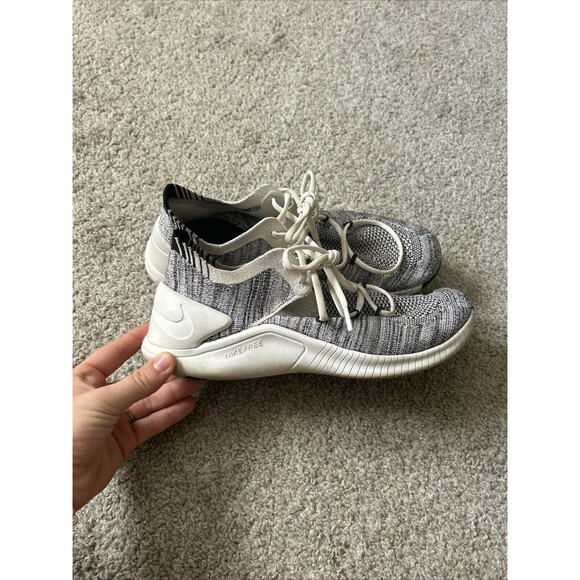 2018 Nike TR Flyknit White/Black Training Shoes 942887-101 Women 8 - Picture 4 of 7